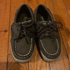 NWOT boys Sperry shoes. Size 9M.